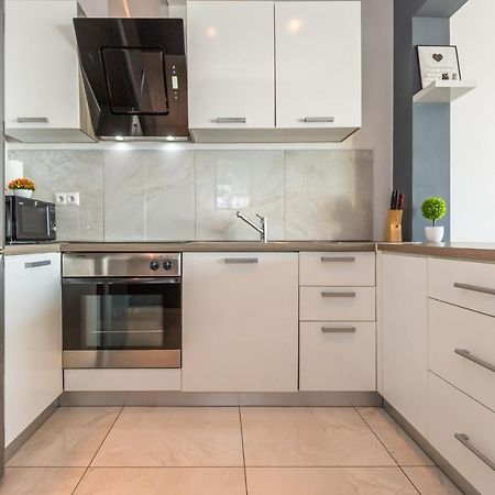 Modern Apartment 오미스 외부 사진