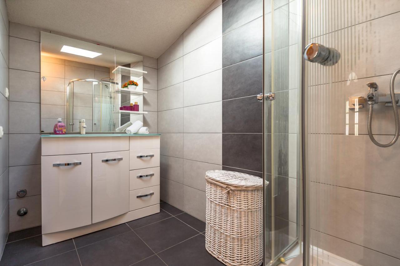 Modern Apartment 오미스 외부 사진