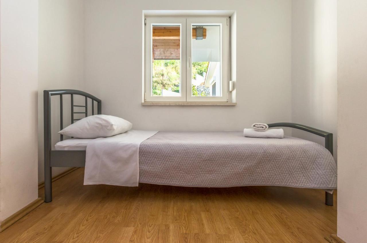 Modern Apartment 오미스 외부 사진