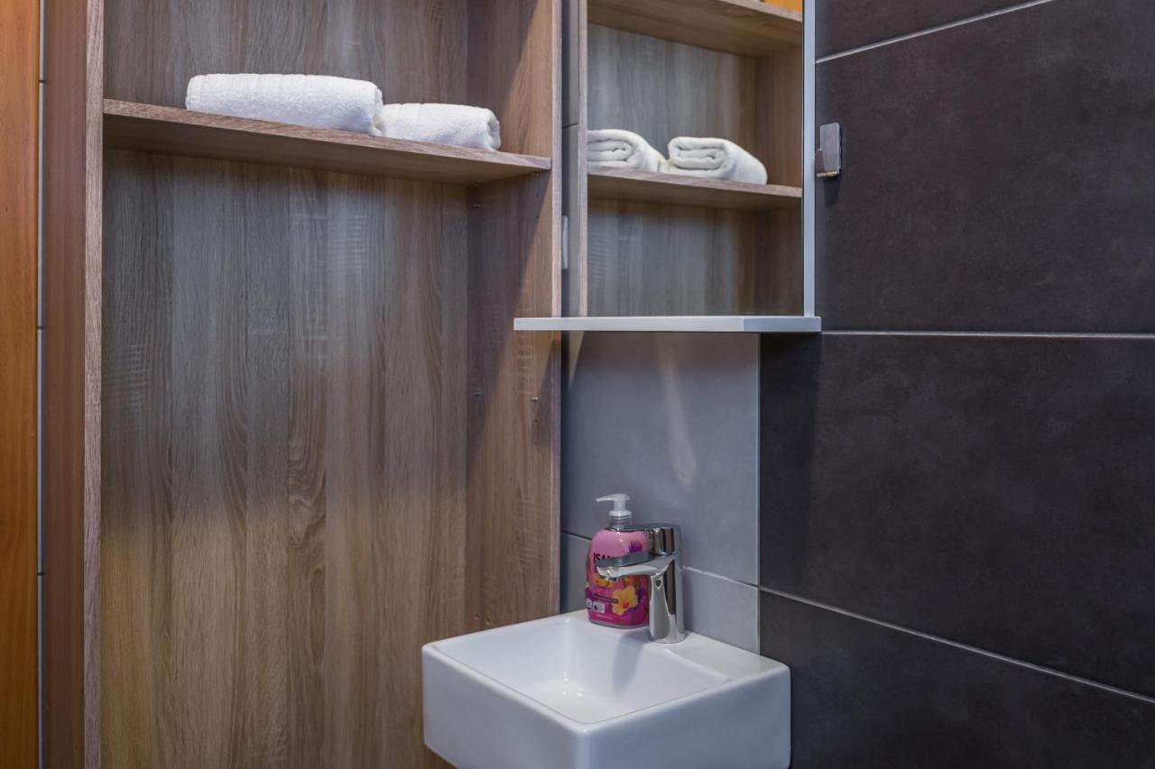 Modern Apartment 오미스 외부 사진