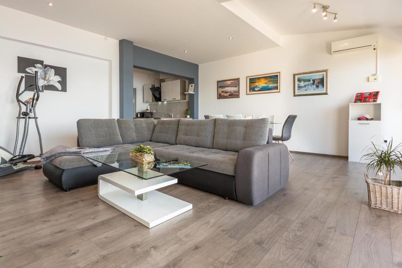 Modern Apartment 오미스 외부 사진