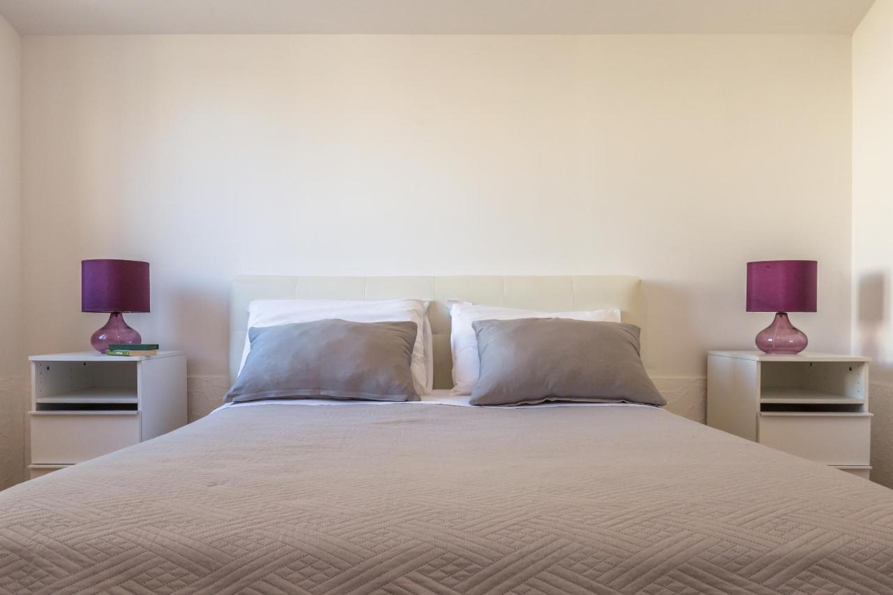 Modern Apartment 오미스 외부 사진
