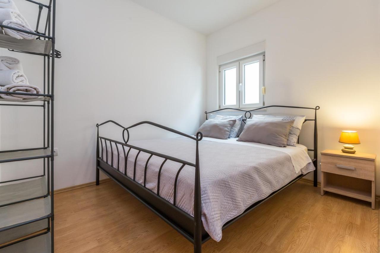 Modern Apartment 오미스 외부 사진