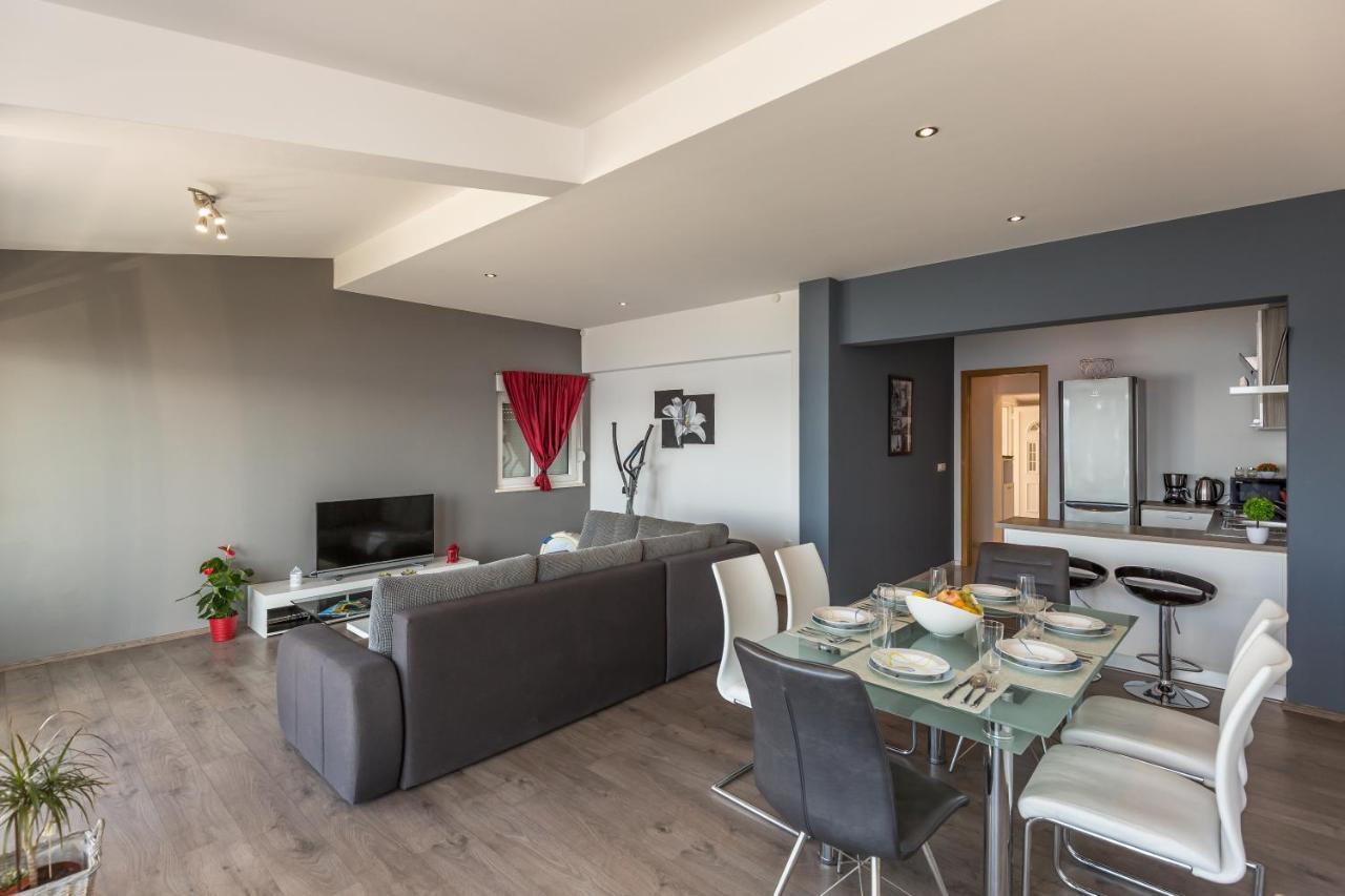 Modern Apartment 오미스 외부 사진